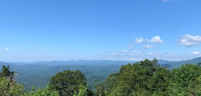 stunning view of the North Carolina mountains